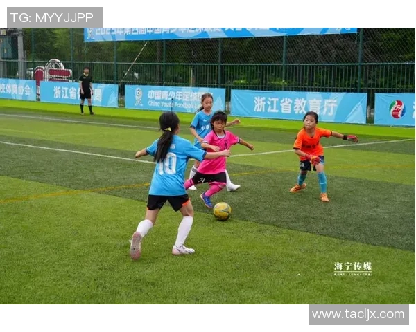 杭州足球队总决赛表现分析展现灵活战术与团队协作的完美结合 杭州足球队总决赛表现分析展现灵活战术与团队协作的完美结合